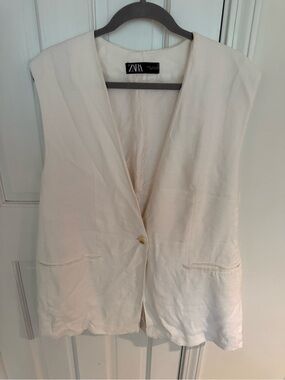 Zara Off-White Sleeveless Buttoned Vest